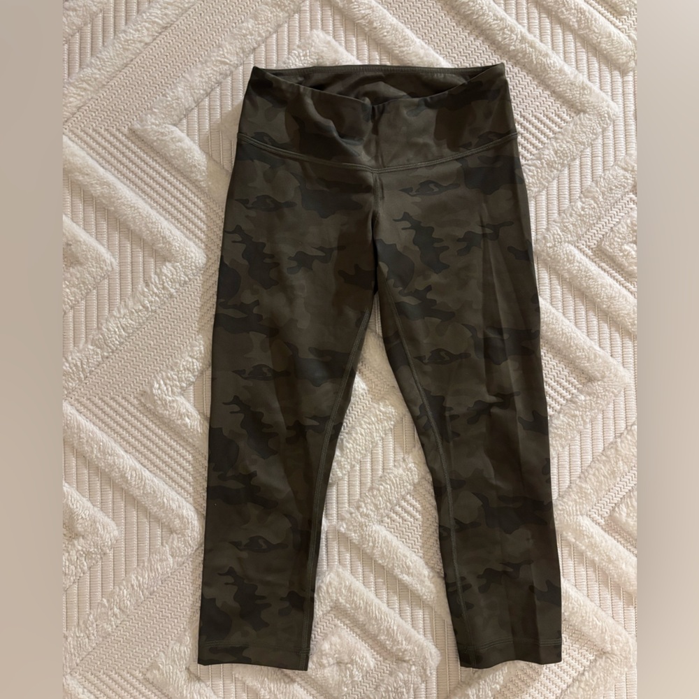Lululemon Athletica 3/4 Crop Camouflage Leggings
